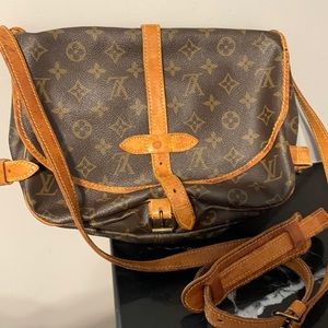 Well Loved Authentic LV Saumar 30